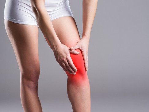 a red area over the knee indicates an area of pain on the woman's leg